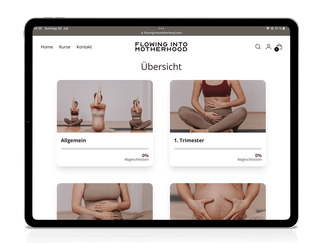 Schwangerschafts Yoga Online Kurs Flowing into Motherhood am iPad